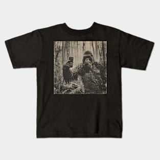 Bigfoot Believer Selfie Kids T-Shirt